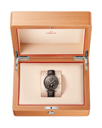 Speedmaster Moonphase 44.25 mm, steel ‑ Sedna™ gold on leather strap