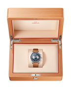 Speedmaster Chronoscope 43 mm, steel on leather strap